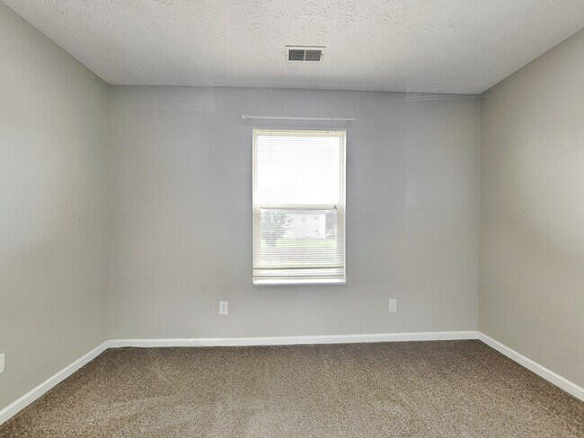 Building Photo - 10121 Pendula Dr