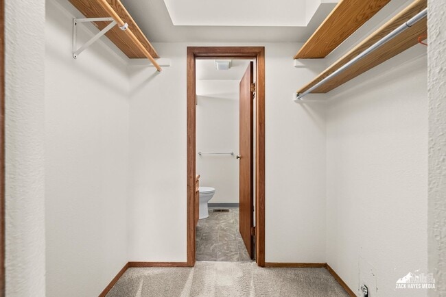 Building Photo - 7242 Foxridge Cir