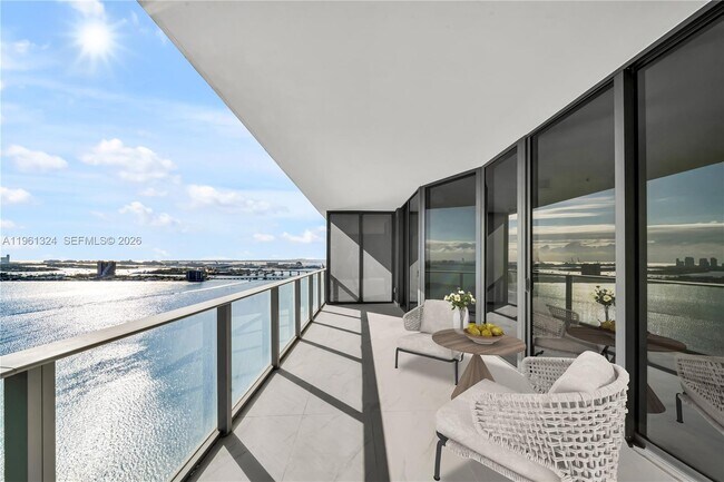 Building Photo - 700 NE 24th St