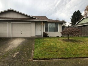 Building Photo - Three Bedroom Duplex in South East Salem