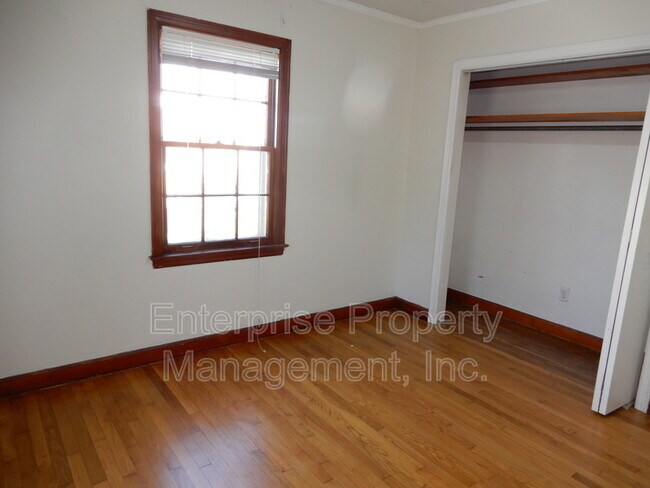 Building Photo - 595 Houston St