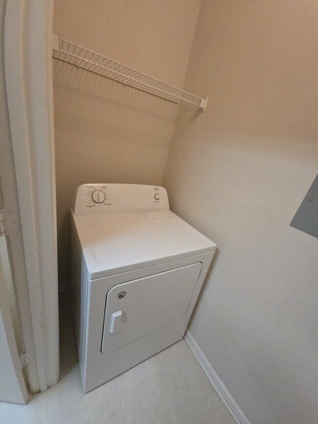 Building Photo - "Charming 1-Bedroom Condo Retreat in Tampa's Serene Villa View Circle"