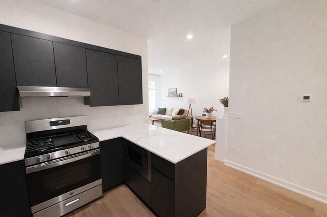 Building Photo - 4513 N Clark St