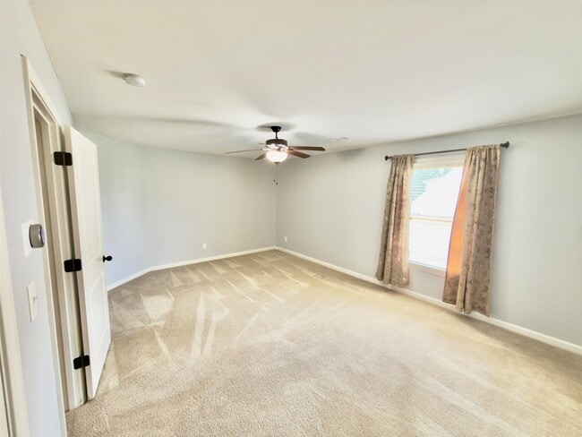 Building Photo - 570 Winding Valley Cove