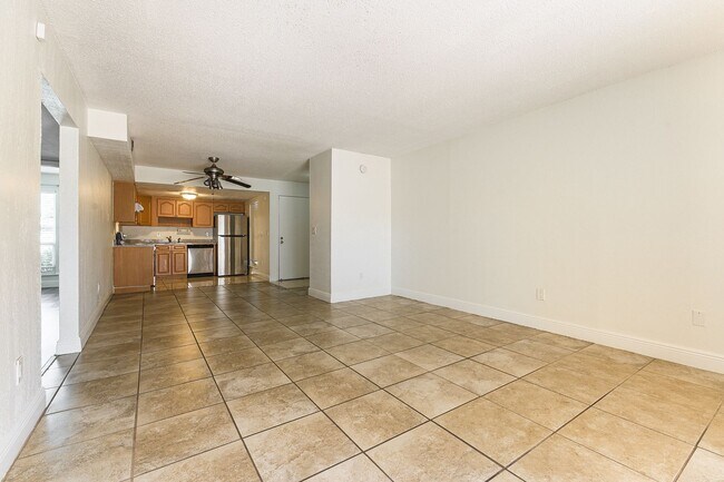 Building Photo - Desirable Location - 2-bed 2-bath Condo 5 ...