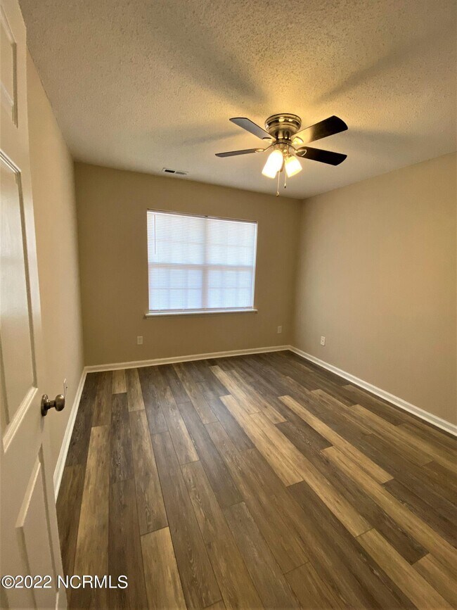 Building Photo - 2119 Hurt Dr