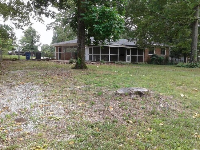 Building Photo - 948 Hickory Dr