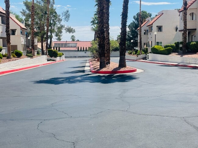 Building Photo - !!!Move in Special!!! Summerlin 2-Bed, 2-B...