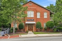 Building Photo - 3371 Dogwood Dr