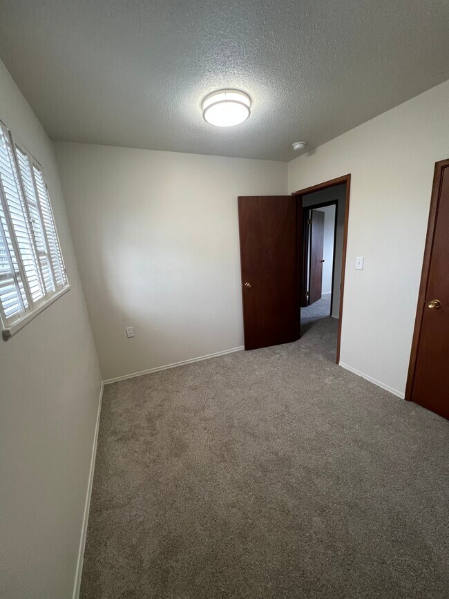 Building Photo - 3832 S Cushman Ave