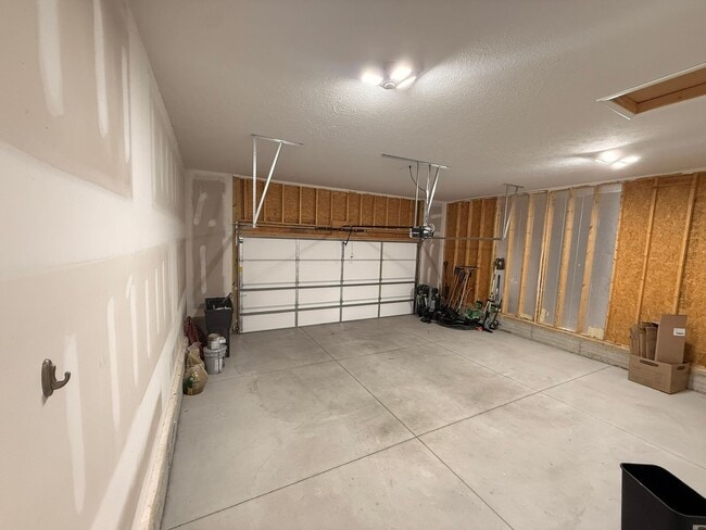 Building Photo - Stunning Modern Ranch for Rent near Lake F...