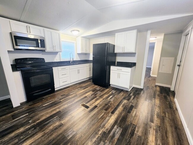 Building Photo - 2 Bedroom Mobile Home Close to Wren