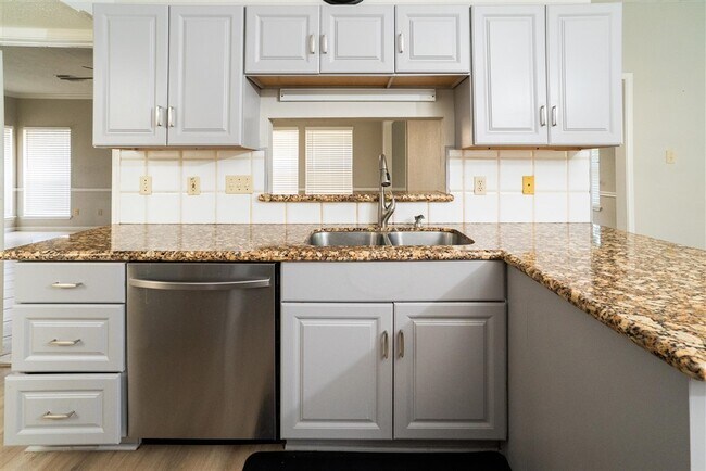 Building Photo - 16434 Concord Falls Ln