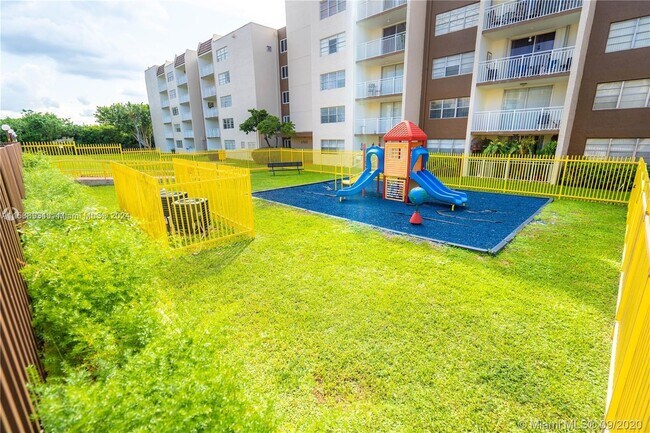 Building Photo - 6950 Miami Gardens Dr
