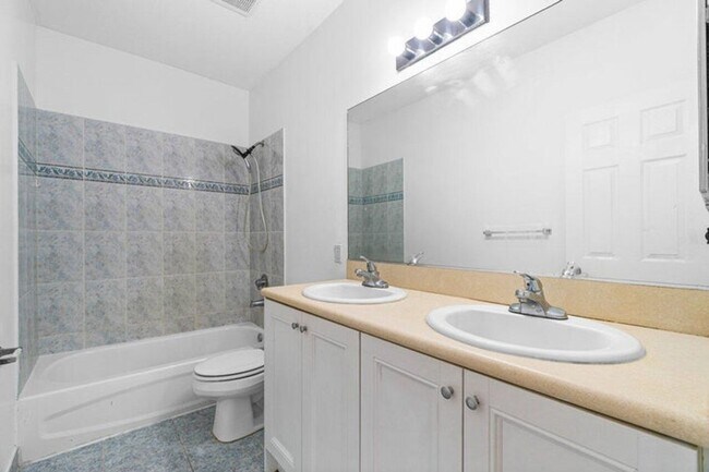 Building Photo - 809 Talia Cir