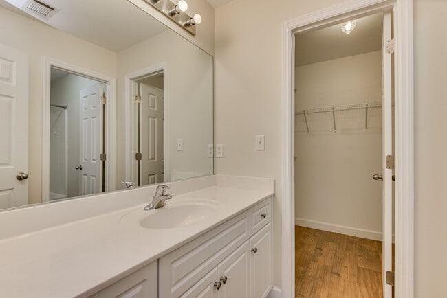 Building Photo - 1609 Bradley Way