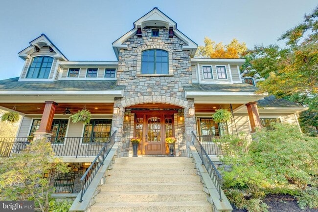 Building Photo - 1057 Vista Dr
