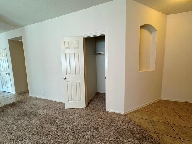Building Photo - 172 Spruce Dr