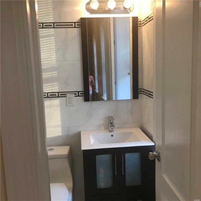 Building Photo - 531 Pine St