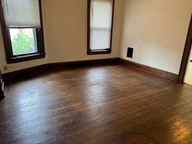 Building Photo - 213-215 N Paterson