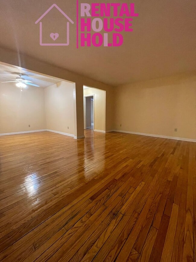 Building Photo - 2 Bedroom 1 Bath Condo