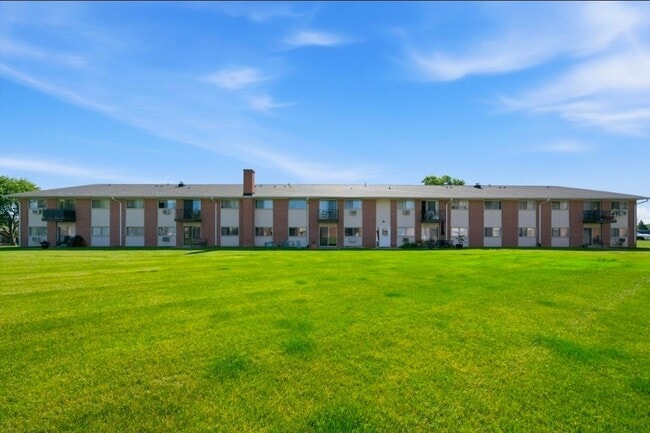 Building Photo - 670 Marilyn Ave