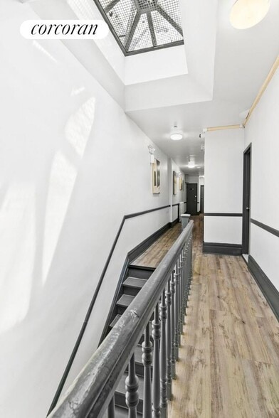 Building Photo - 310 W 20th St