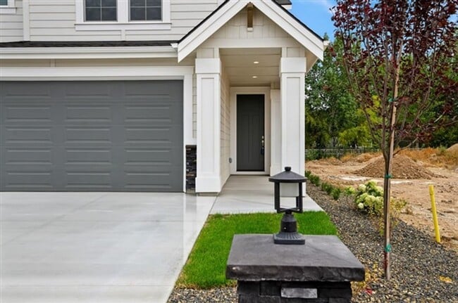 Building Photo - BRAND NEW HOME!!  4 Bedrooms, 3 Baths, Large Open Floor Plan!  Perfect Location, Must See!