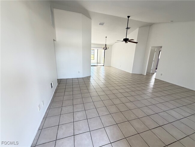 Building Photo - 3313 SE 4th Ave