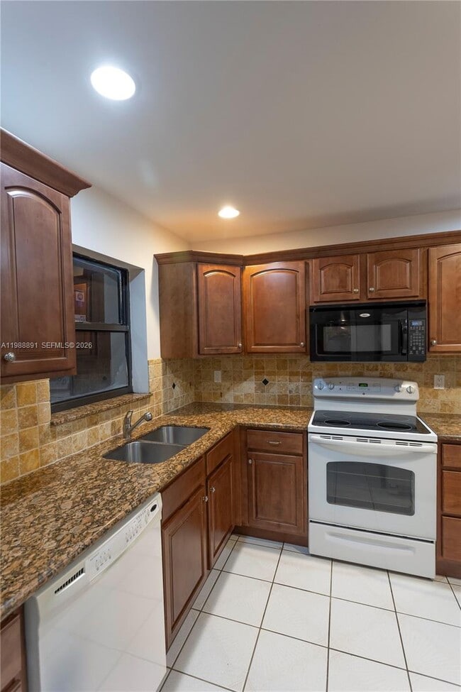 Building Photo - 2700 N Seacrest Blvd