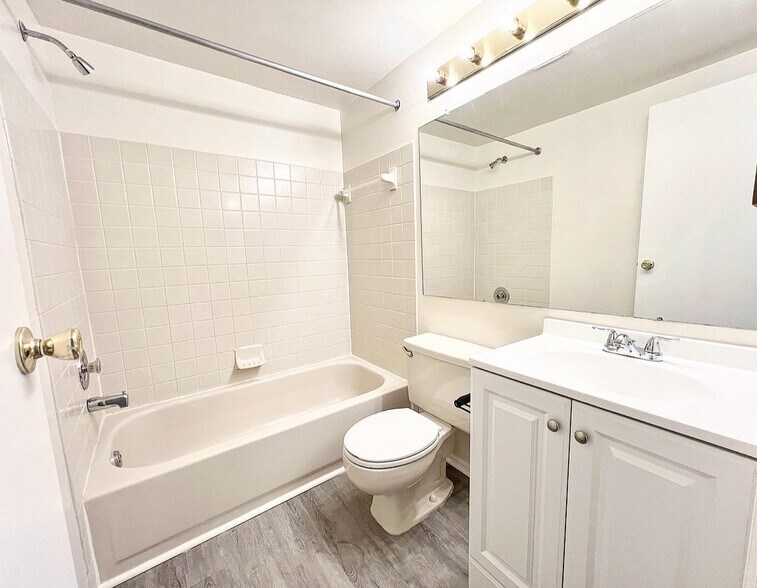 guest bath - 2302 Society Pl