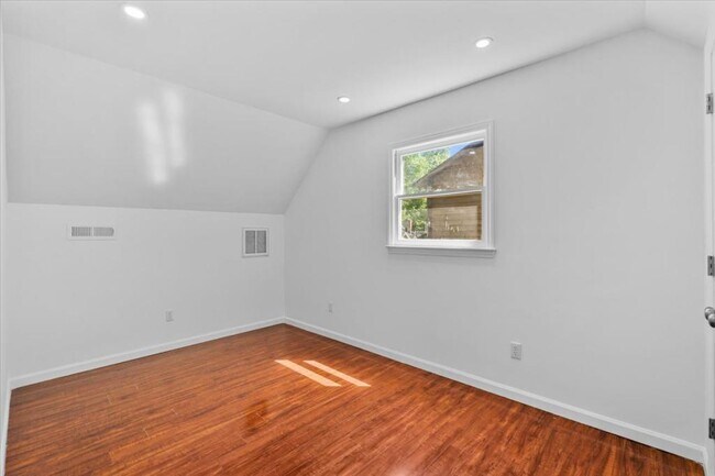 Building Photo - 120 Arcaro Dr