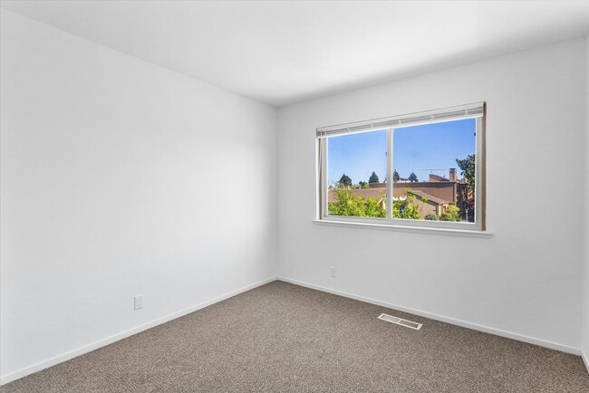 Building Photo - 1145 Bismarck Ln