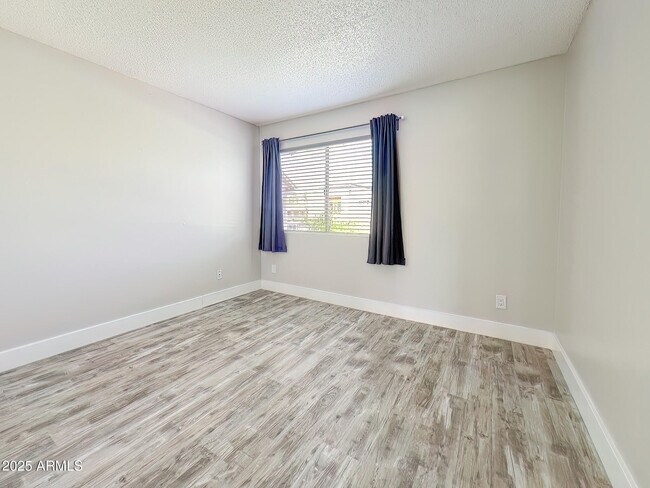 Building Photo - 616 S Hardy Dr