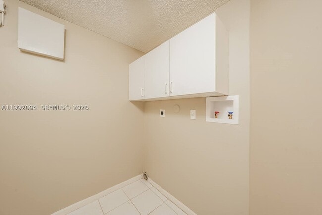 Building Photo - 7699 Thornlee Dr
