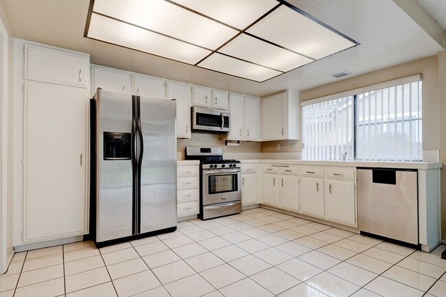 Building Photo - 20 Comanche Cir