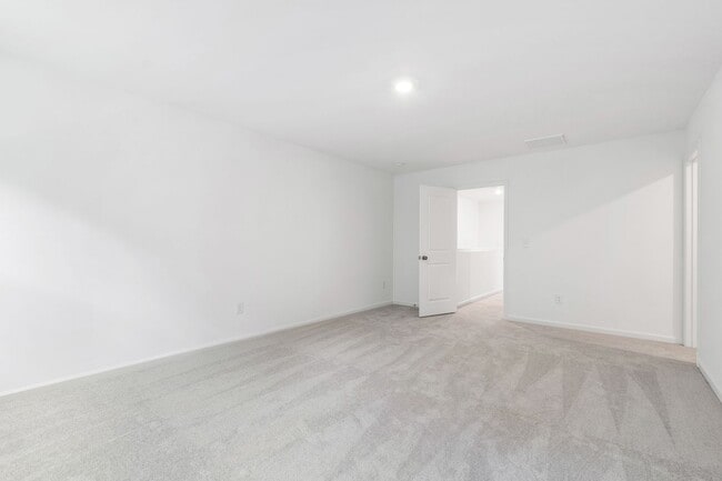 Building Photo - Modern 3-Bedroom Townhome Near Downtown Du...
