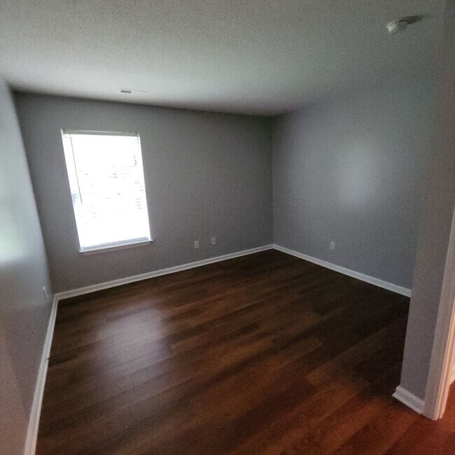 Building Photo - Inviting 2 Story House for Rent in Kerners...