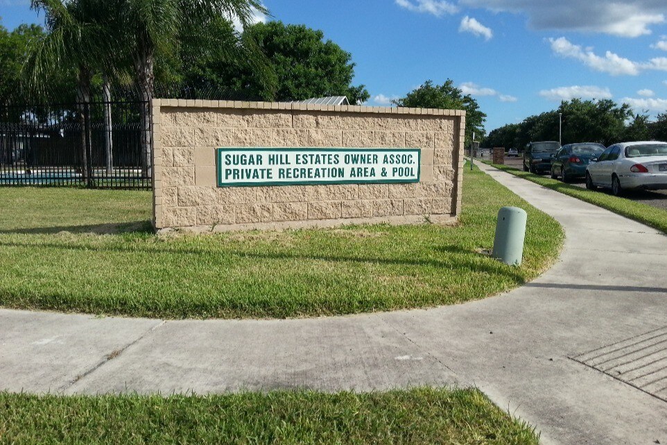 Building Photo - 1014 Stonehaven Blvd