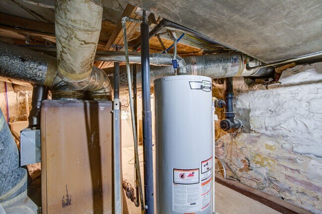 Building Photo - Turn of the Century Bungalow 1 bed, Downto...