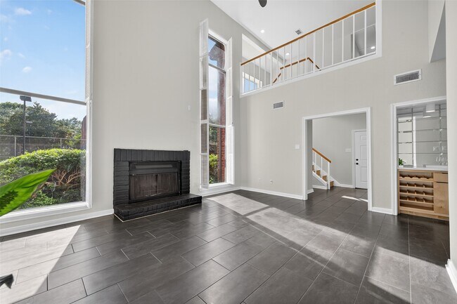 Building Photo - 7447 Cambridge St