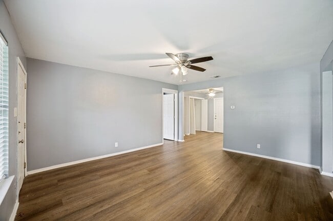 Building Photo - CHARMING HOME IN LOMA TERRACE