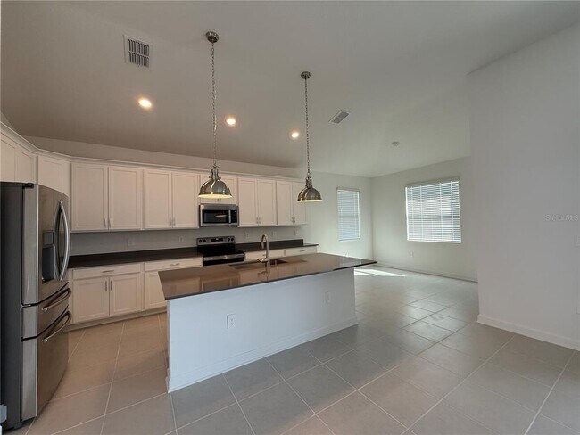 Building Photo - 7117 Dilly Lake Ave