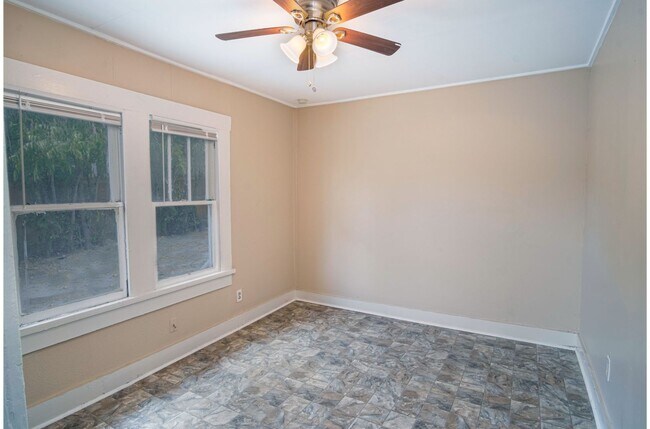 Building Photo - 3/1