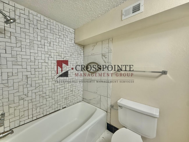 Building Photo - 1 Bed 1 Bath at Broadway Apartments! All Bills Paid!