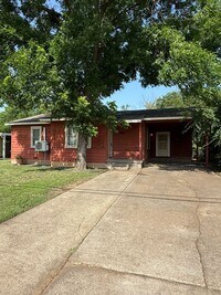 Building Photo - 3 Bedroom 2 Bath - Brook Village