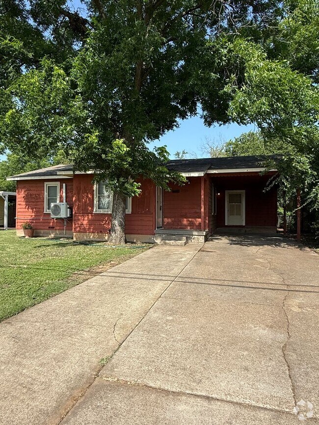 Building Photo - 3 Bedroom 2 Bath - Brook Village