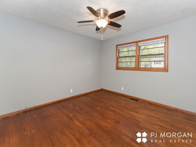 Building Photo - 1409 Thomas Dr