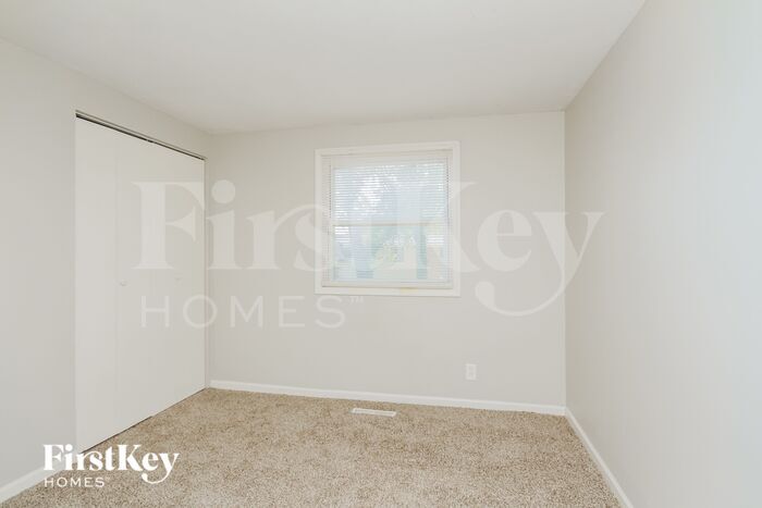 Building Photo - 905 Garfield Dr