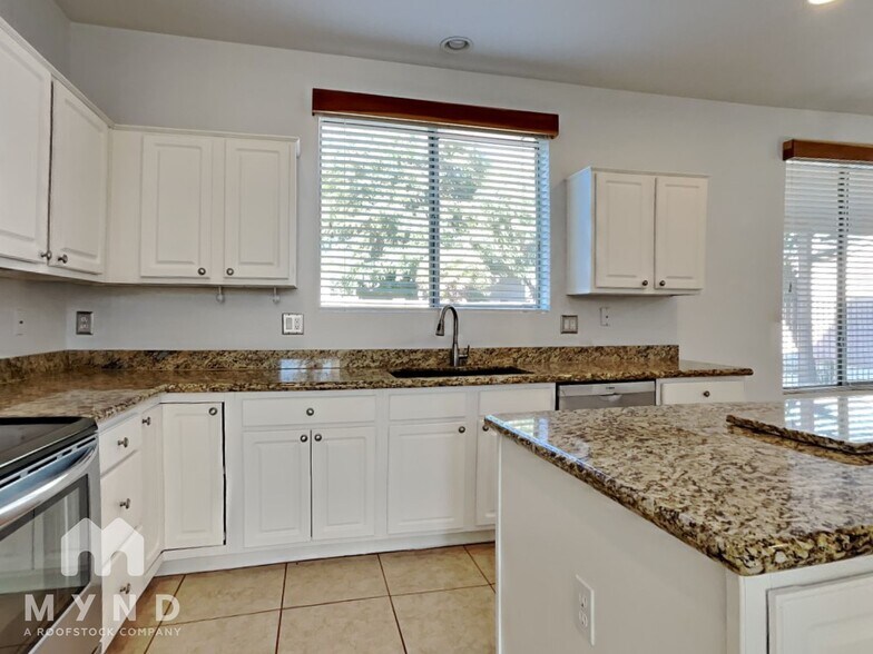 Building Photo - 22032 N 33rd Dr